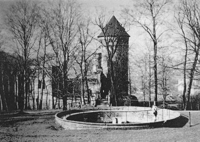 bergfried_brunnen.jpg