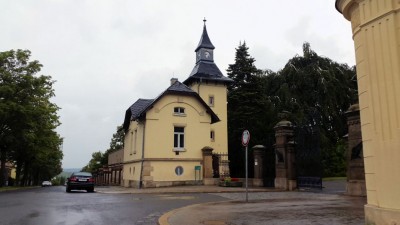 Friedhofseingang.jpg