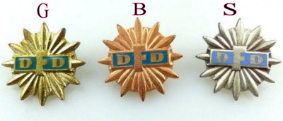 DDR-Abzeichen-des-DFD-Demokratischer-Frauenbund-Deutschlands.jpg