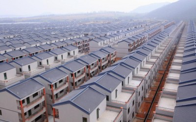 A-general-view-of-newly-built-houses-at-Dadun-village-of-Lingshui-ethnic-Li-auto.jpg